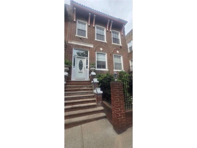  4 BR,  1.00 BTH &nbsp;Other style home in Kingsbridge