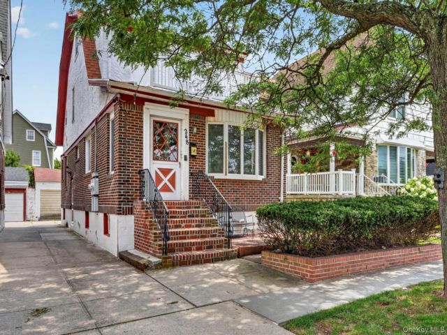  5 BR,  3.00 BTH &nbsp;House style home in Belle Harbor