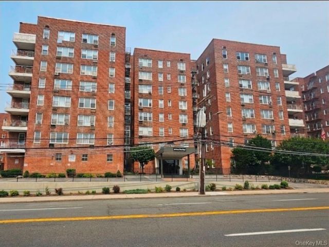  1 BR,  1.00 BTH &nbsp;High rise style home in Yonkers