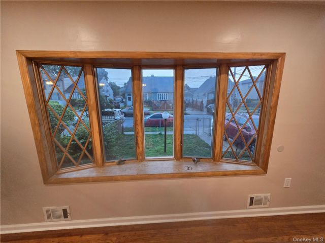  2 BR,  1.00 BTH &nbsp;Full floor apar style home in South Ozone Park