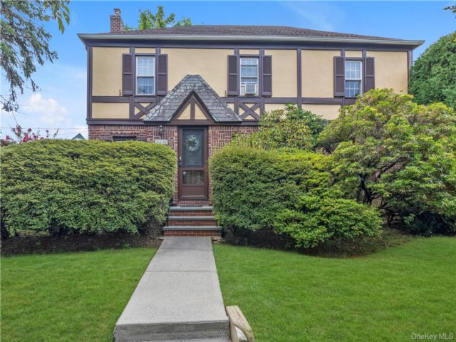  4 BR,  4.00 BTH &nbsp;Tudor style home in Bayside