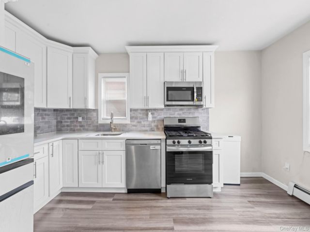  4 BR,  2.00 BTH &nbsp;Cape cod style home in Valley Stream