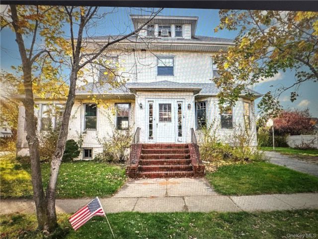  2 BR,  1.00 BTH &nbsp;Includes legal  style home in Rockville Centre