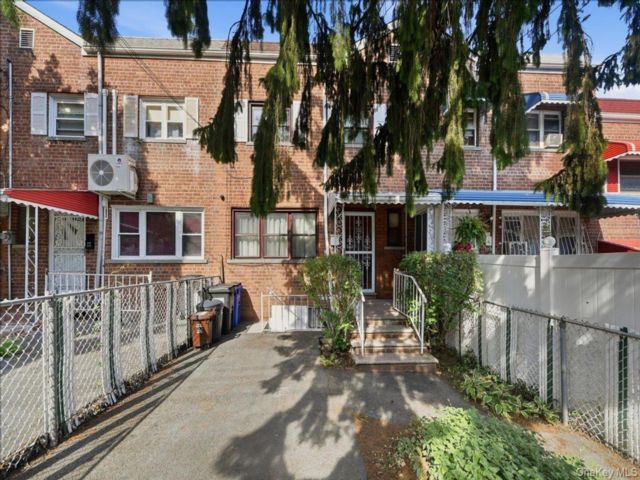  3 BR,  3.00 BTH &nbsp;Other style home in Esplanade
