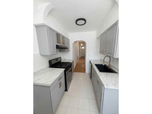  4 BR,  3.00 BTH &nbsp;Colonial style home in Pilgrim