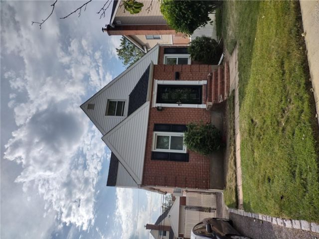  4 BR,  1.00 BTH &nbsp;Cape cod style home in New Hyde Park