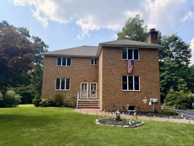  2 BR,  2.00 BTH &nbsp;Colonial style home in Crompond