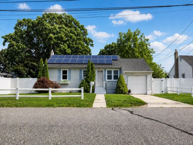  3 BR,  1.00 BTH &nbsp;A-frame style home in Lindenhurst