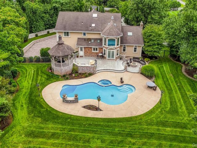  5 BR,  5.00 BTH &nbsp;Colonial style home in West Nyack