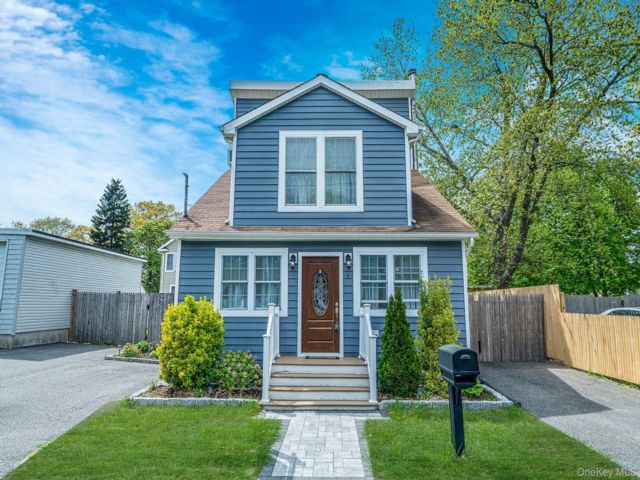  3 BR,  2.00 BTH &nbsp;Colonial style home in Port Jefferson Station