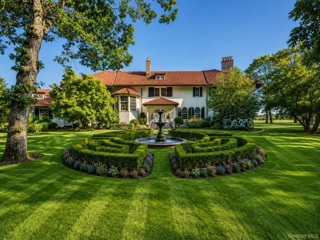  8 BR,  7.00 BTH &nbsp;Other style home in Quiogue