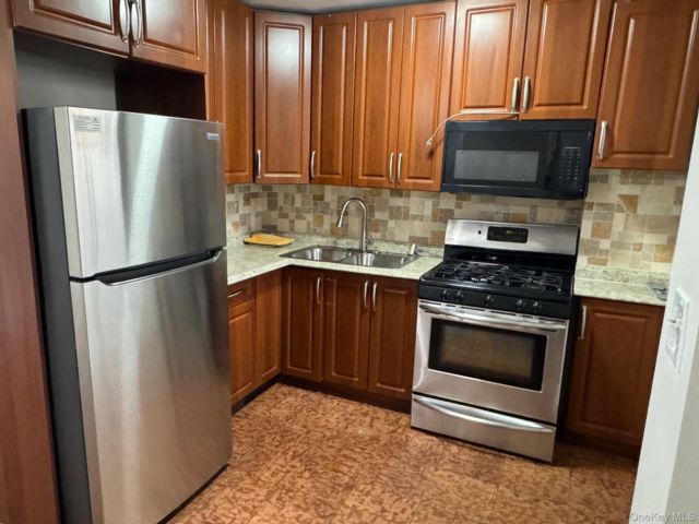  1 BR,  1.00 BTH &nbsp;Includes legal  style home in Rego Park