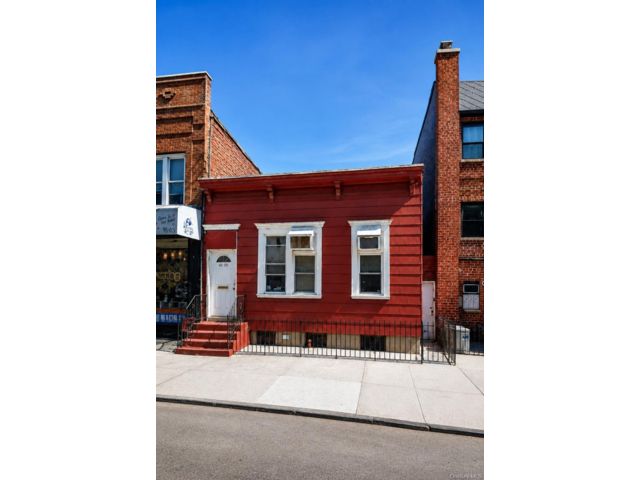 Studio,  1.00 BTH &nbsp;A-frame style home in Astoria