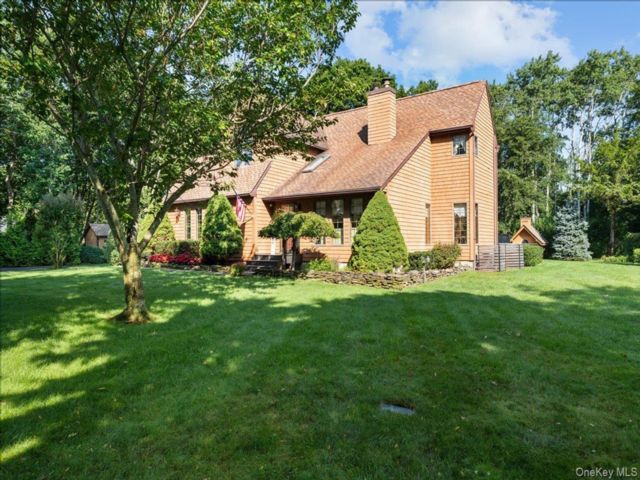 3 BR,  4.00 BTH &nbsp;Colonial style home in Southold