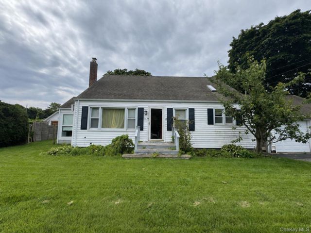  3 BR,  1.00 BTH &nbsp;Exp cape style home in Patchogue