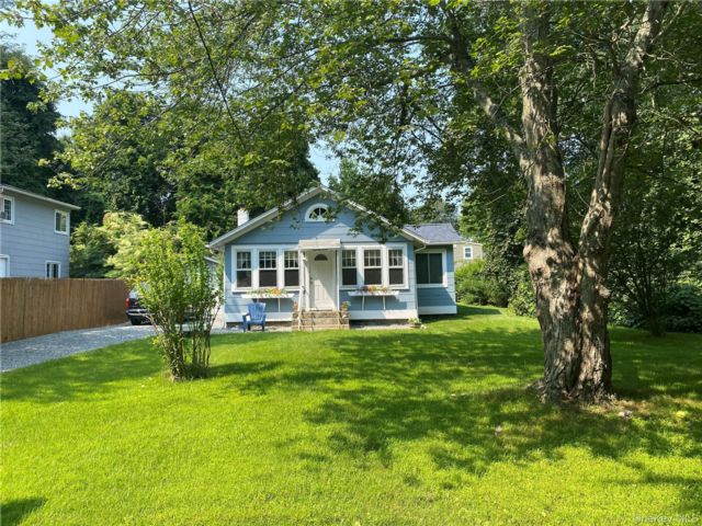  2 BR,  1.00 BTH &nbsp;Cottage style home in Mastic Beach
