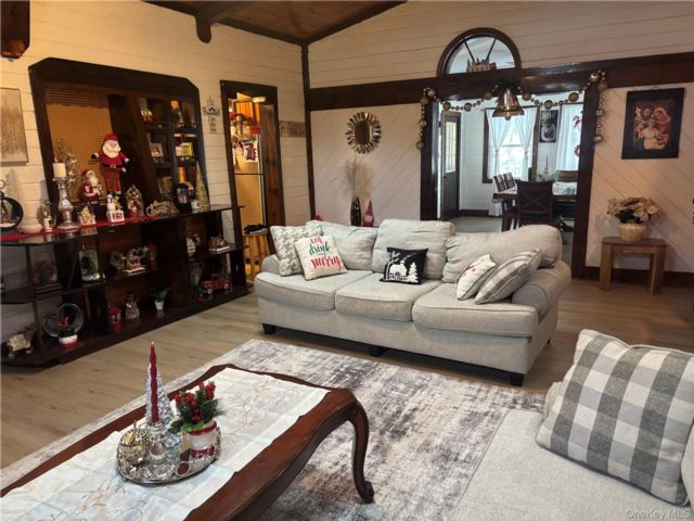  4 BR,  2.00 BTH &nbsp;Other style home in Huguenot