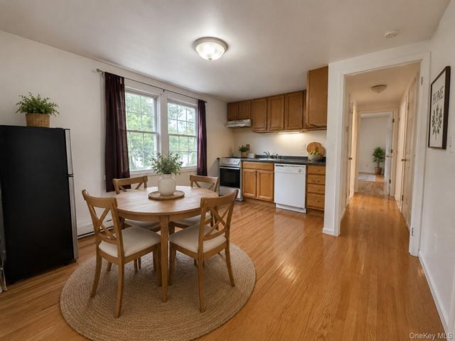  2 BR,  1.00 BTH &nbsp;Colonial style home in Huntington