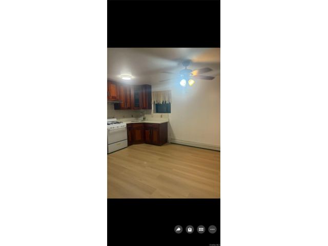  2 BR,  2.00 BTH &nbsp;Contemporary style home in Flushing