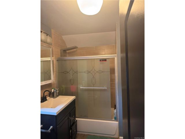  4 BR,  2.00 BTH &nbsp;Colonial style home in Valley Stream