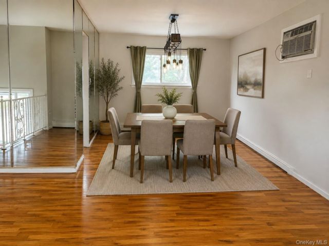  2 BR,  1.00 BTH &nbsp;Hi ranch style home in West Babylon