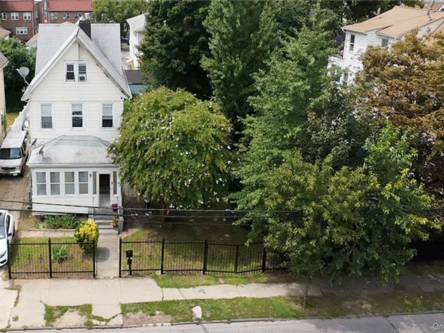 Lot <b>Size:</b>  &nbsp;House style home in Mount Vernon