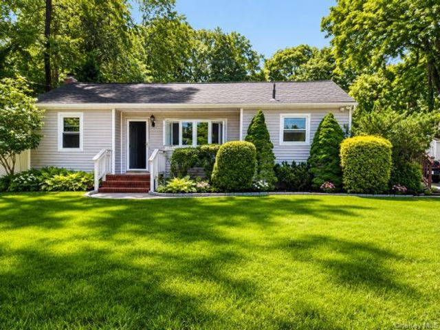 [Middle Island Real Estate, listing number 7324079]