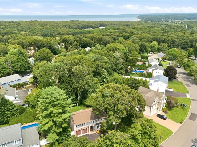 [PHOTO]