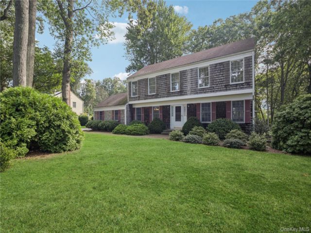  4 BR,  3.00 BTH &nbsp;Colonial style home in Miller Place