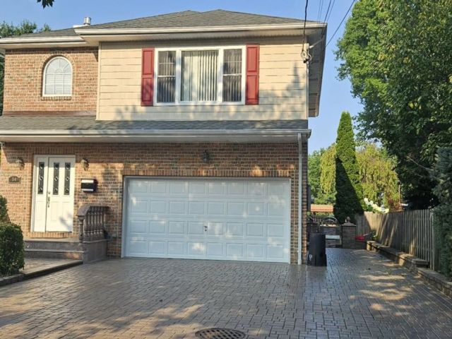  2 BR,  1.00 BTH &nbsp;Colonial style home in Glen Cove