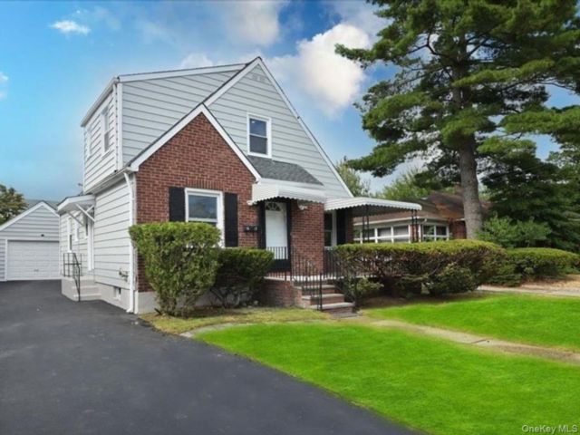  4 BR,  2.00 BTH &nbsp;Cape cod style home in New Hyde Park