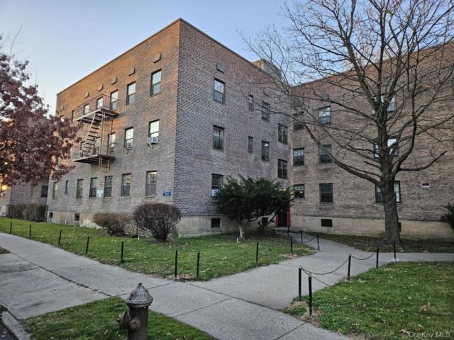  2 BR,  1.00 BTH &nbsp;Other style home in Flushing