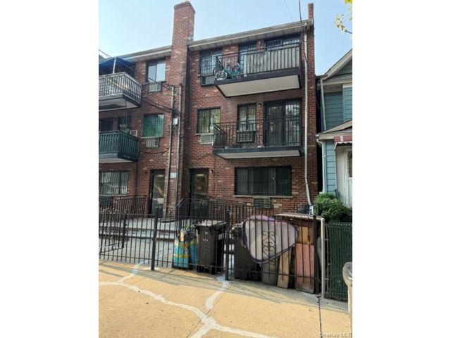 Studio,  2.00 BTH &nbsp;Other style home in Elmhurst