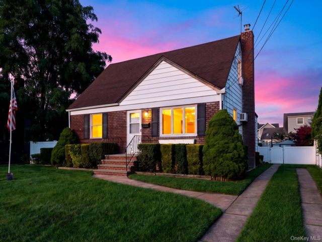  4 BR,  1.00 BTH &nbsp;Cape cod style home in Wantagh