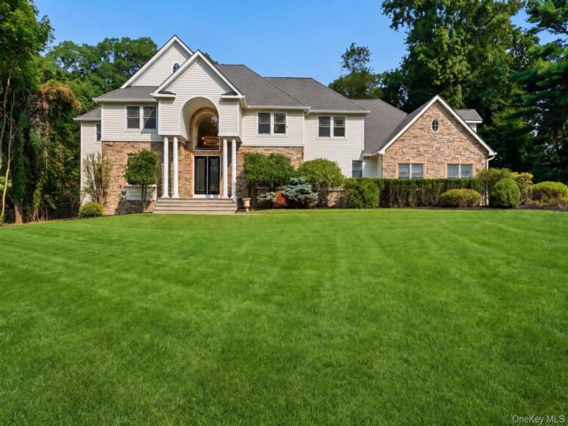  6 BR,  7.00 BTH &nbsp;Colonial style home in East Setauket