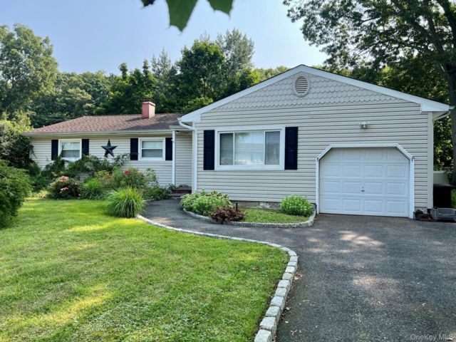  3 BR,  1.00 BTH &nbsp;Ranch style home in South Setauket