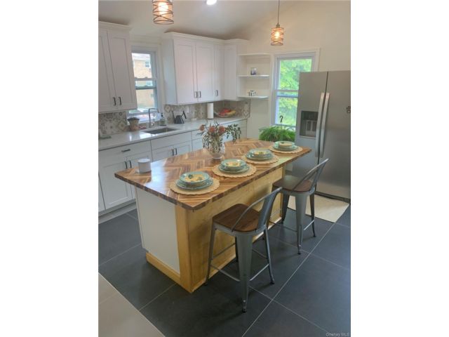  2 BR,  1.00 BTH &nbsp;Colonial style home in Mount Vernon