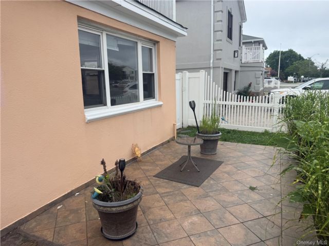  3 BR,  1.00 BTH &nbsp;Other style home in Long Beach