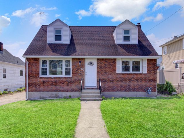  5 BR,  3.00 BTH &nbsp;Exp cape style home in Elmont