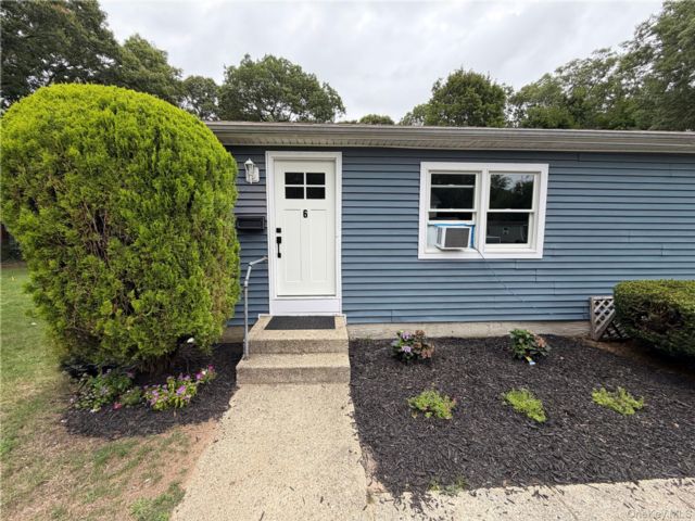 1 BR,  1.00 BTH &nbsp;Cottage style home in Nesconset