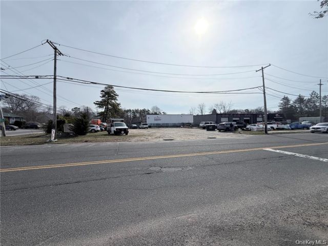 Lot <b>Size:</b>  &nbsp;House style home in Ronkonkoma
