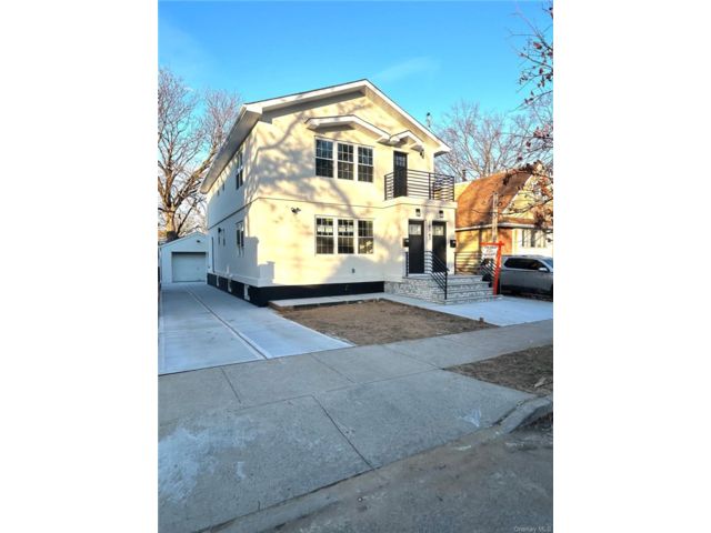  6 BR,  4.00 BTH &nbsp;Hi ranch style home in Jamaica