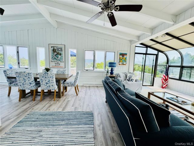 [PHOTO]