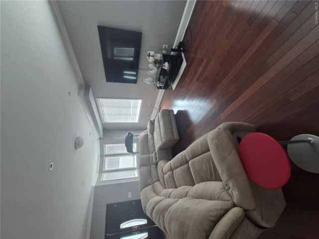 [PHOTO]