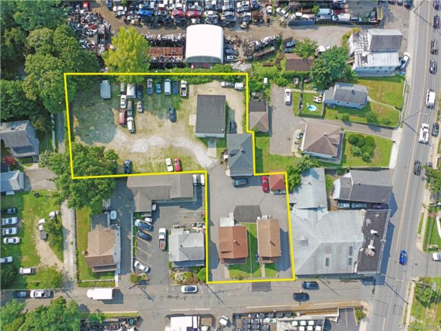 Studio,  0.00 BTH &nbsp;Commercial style home in Glen Cove