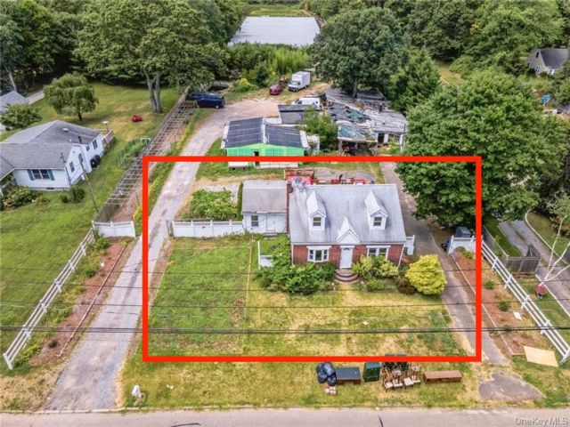  3 BR,  2.00 BTH &nbsp;Cape cod style home in Yaphank
