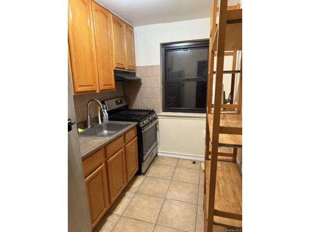  1 BR,  1.00 BTH &nbsp;Garden style home in Flushing