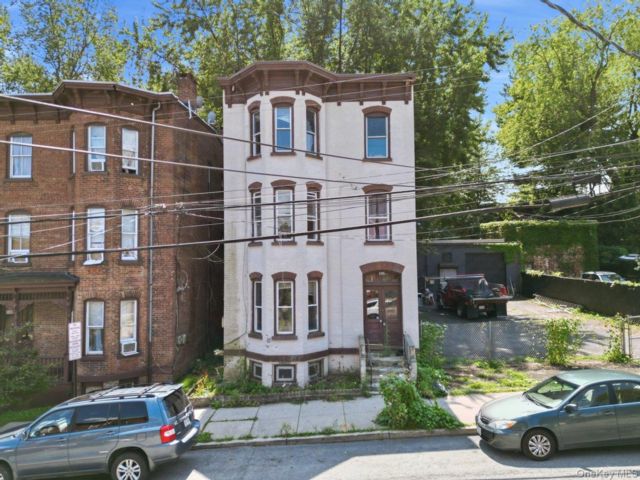 [Newburgh Real Estate, listing number 7324698]