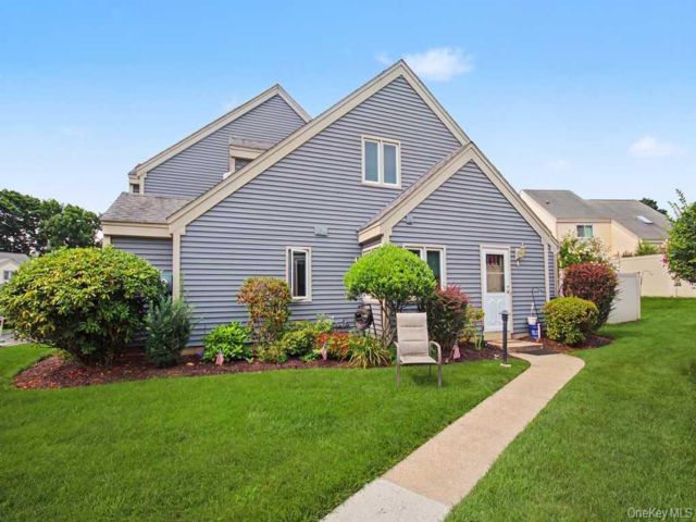  2 BR,  2.00 BTH &nbsp;Condo style home in Peekskill