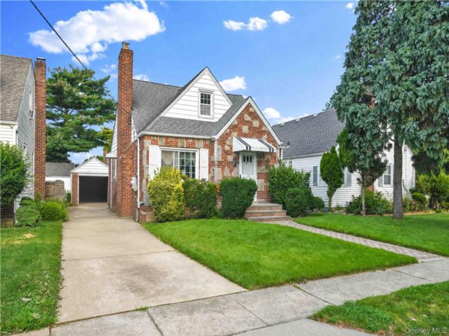  3 BR,  2.00 BTH &nbsp;A-frame style home in West Hempstead